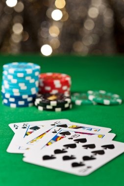 Card reveal and result display Hot Pot card outcomes and bet results